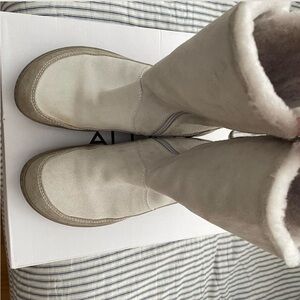 Birkenstock boots size 40 
Previously owned and worn.